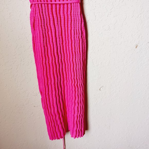 Rachel Roy pink stretchy sleeveless Vibrant Pink. Form fitting. Size medium. - Picture 4 of 12